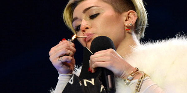miley cyrus con lo spinello su MTV